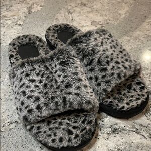 NWOB Stars Above Gray and Black Faux Fur Slippers